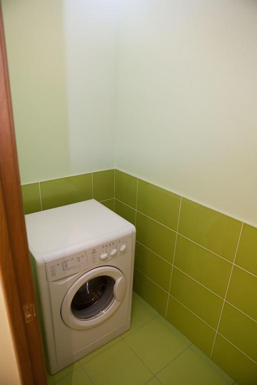 Apartment In 2 Min From Poznyaky Metro Station Kyiv Exterior photo