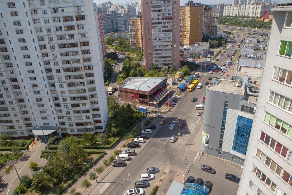Apartment In 2 Min From Poznyaky Metro Station Kyiv Exterior photo