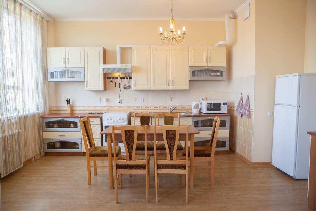 Apartment In 2 Min From Poznyaky Metro Station Kyiv Exterior photo