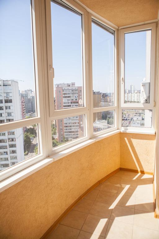 Apartment In 2 Min From Poznyaky Metro Station Kyiv Exterior photo