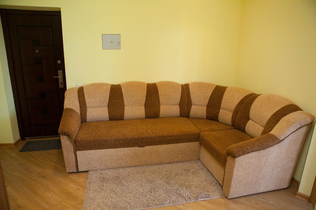 Apartment In 2 Min From Poznyaky Metro Station Kyiv Exterior photo