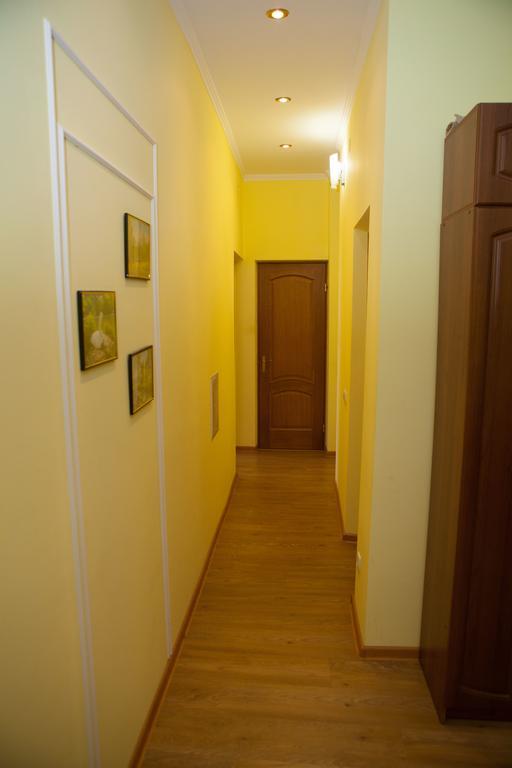 Apartment In 2 Min From Poznyaky Metro Station Kyiv Exterior photo